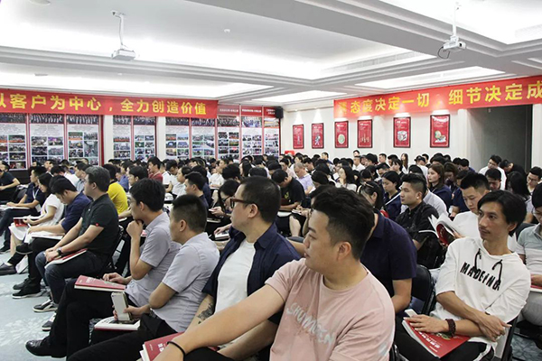 東莞裝修公司魯班裝飾設(shè)計(jì)師培訓(xùn)現(xiàn)場